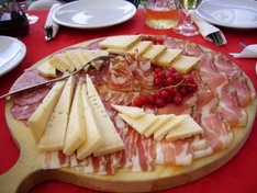 Кухня Италии. Ветчина и сыр в Трентино